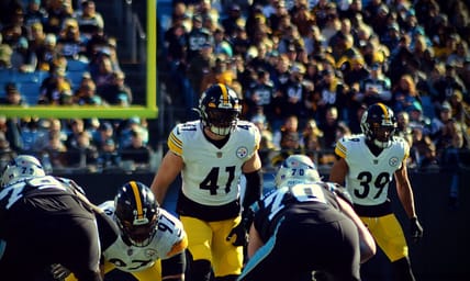 Robert Spillane (41) lines up as the Steelers played against the Carolina Panthers on Sunday, Dec. 18, 2022 at Bank of America Stadium in Charlotte. (Mitchell Northam / Steelers Now)