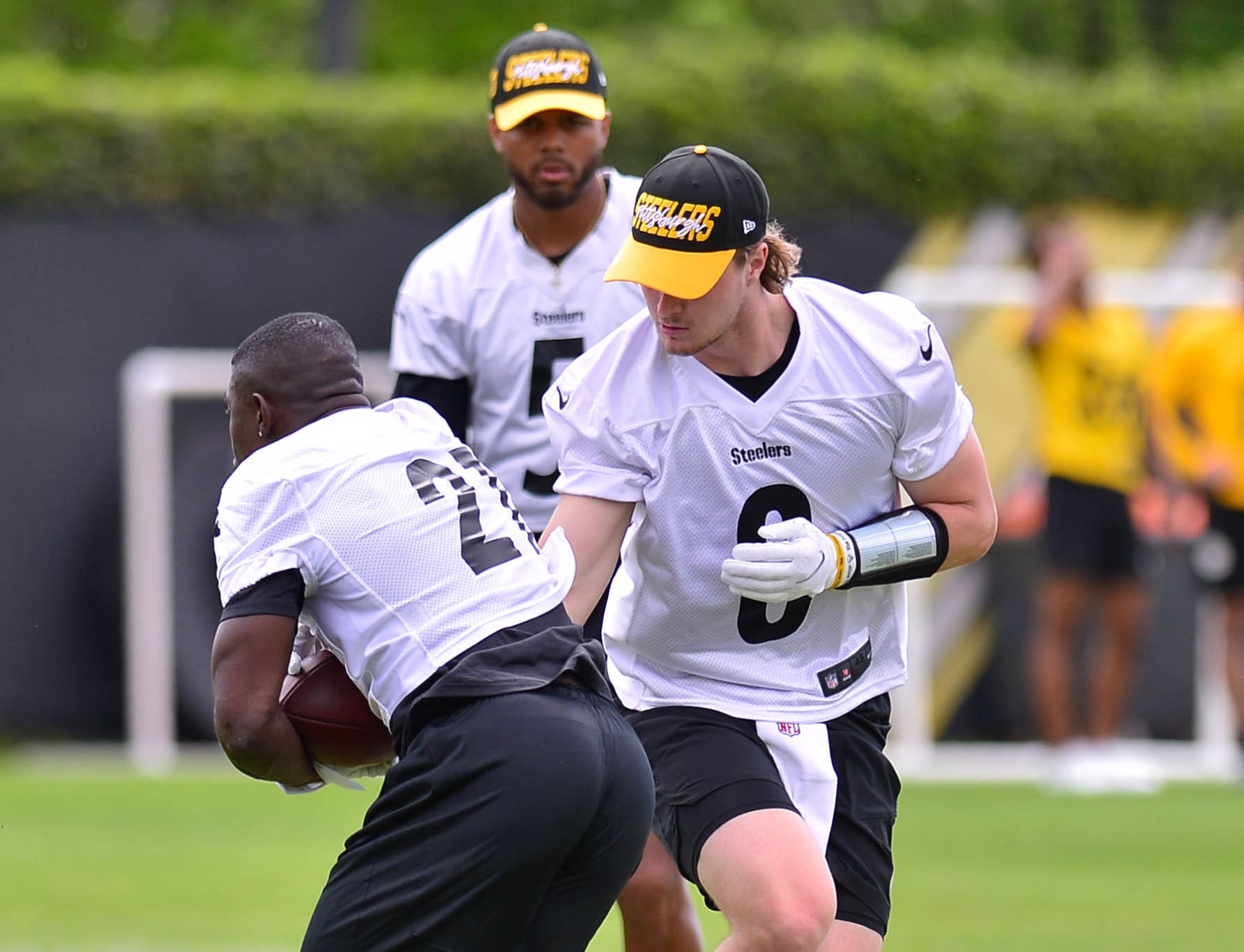 Ben Roethlisberger Called Kenny Pickett, Willing To Offer Advice