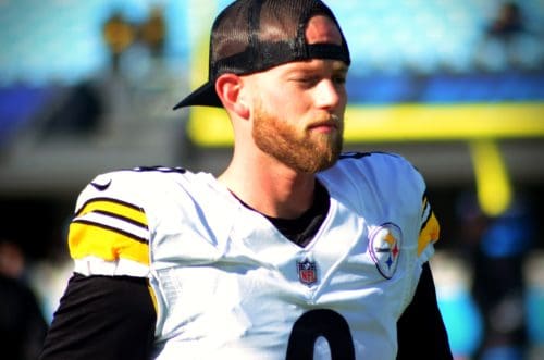 Steelers kicker Chris Boswell warms up at Charlotte's Bank of America Stadium on Dec. 18, 2022. (Mitchell Northam / Steelers Now)