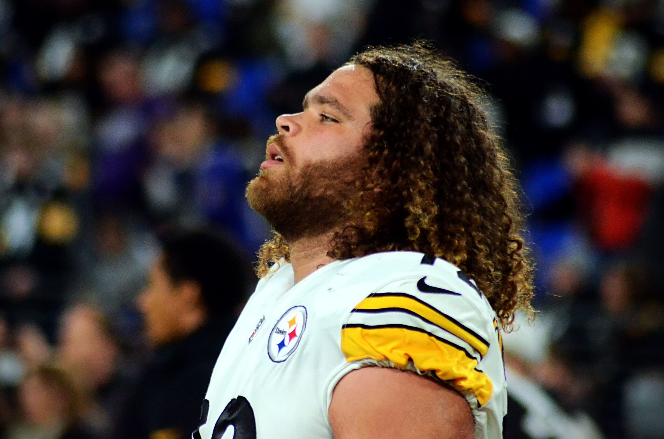 Isaiahh Loudermilk warms up ahead of Steelers vs. Ravens on Jan. 1, 2023 in Baltimore. (Mitchell Northam / Steelers Now)