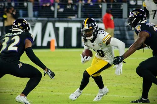 Diontae Johnson looks for space as the Steelers face the Ravens on Jan. 1, 2022 in Baltimore. (Mitchell Northam / Steelers Now)