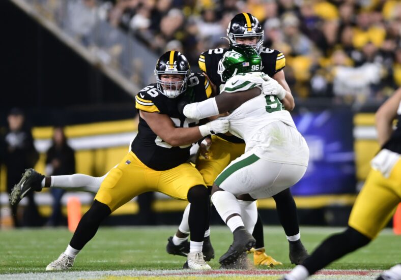 Steelers left guard Masom McCormick