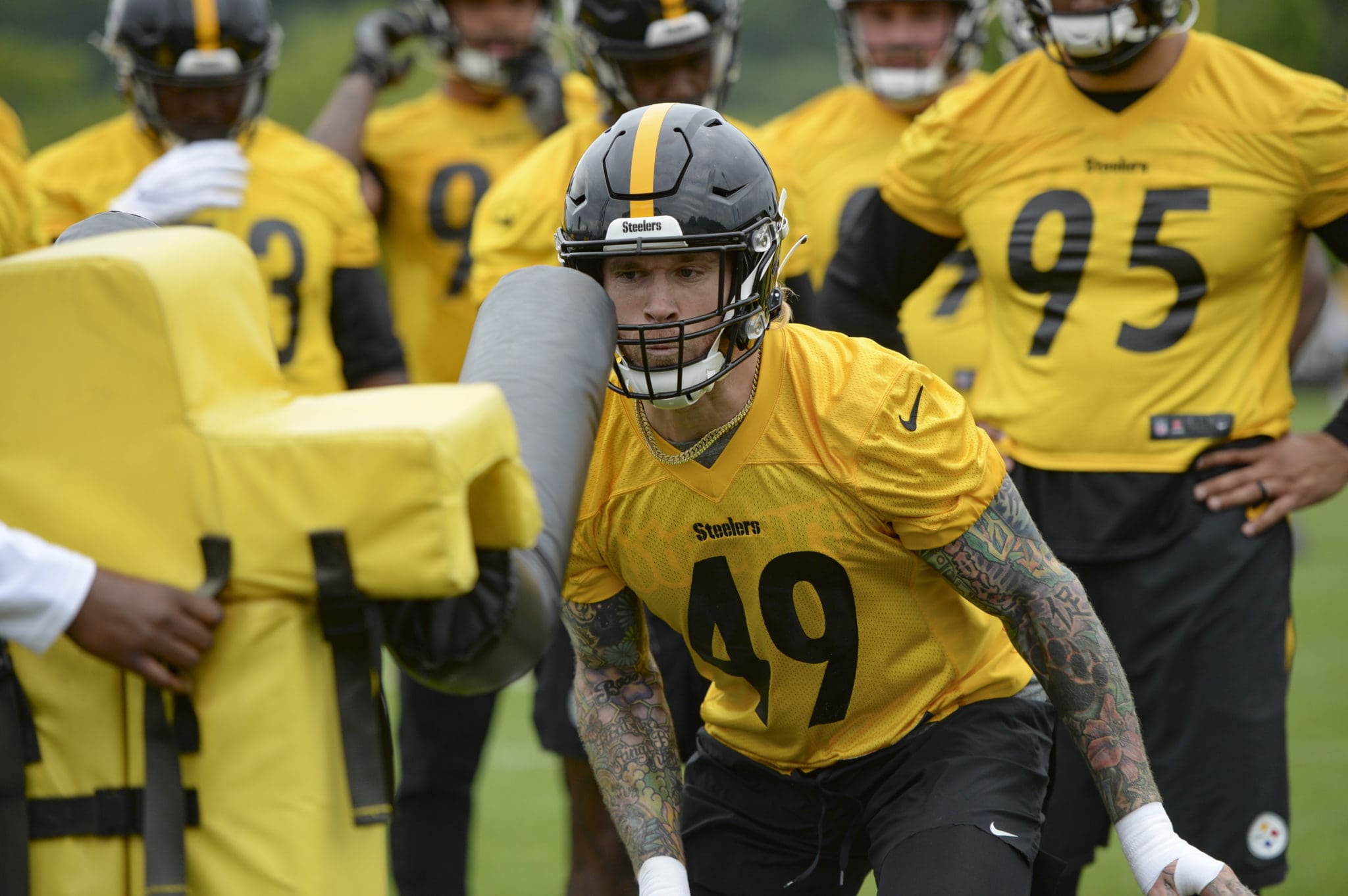 Steelers Sign LB Cassius Marsh from Indianapolis Colts Practice