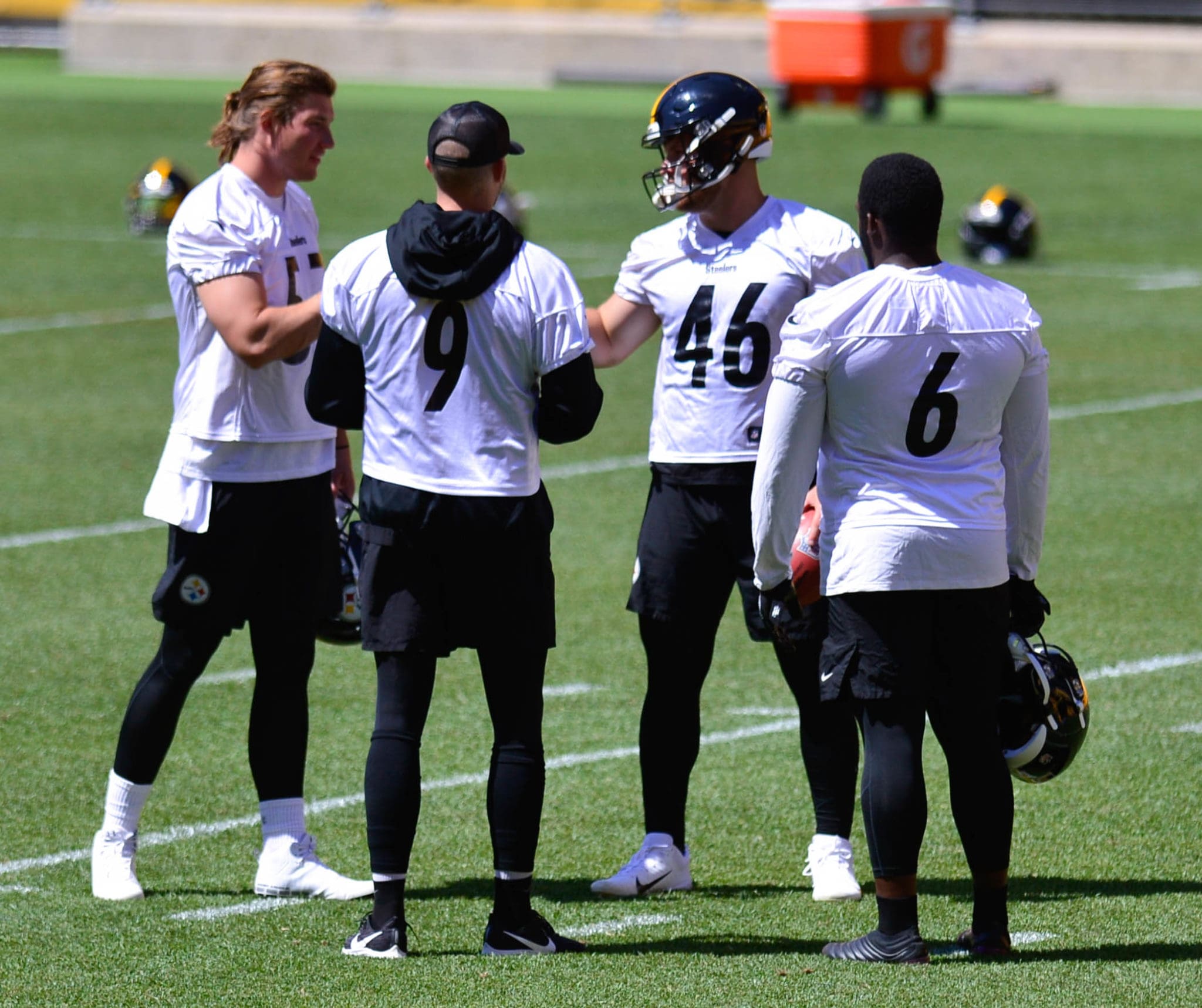 Pittsburgh Steelers long snapper Christian Kuntz (46) warms up