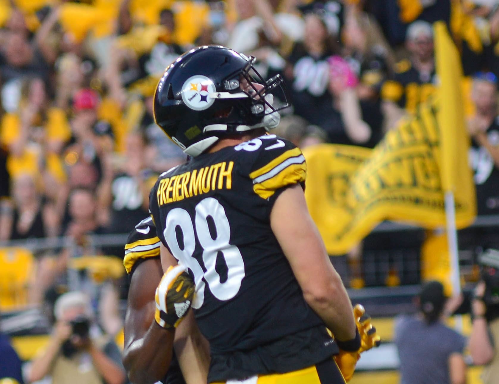 Pat Freiermuth Pittsburgh Steelers Unsigned Makes Catch for A Touchdown Photograph