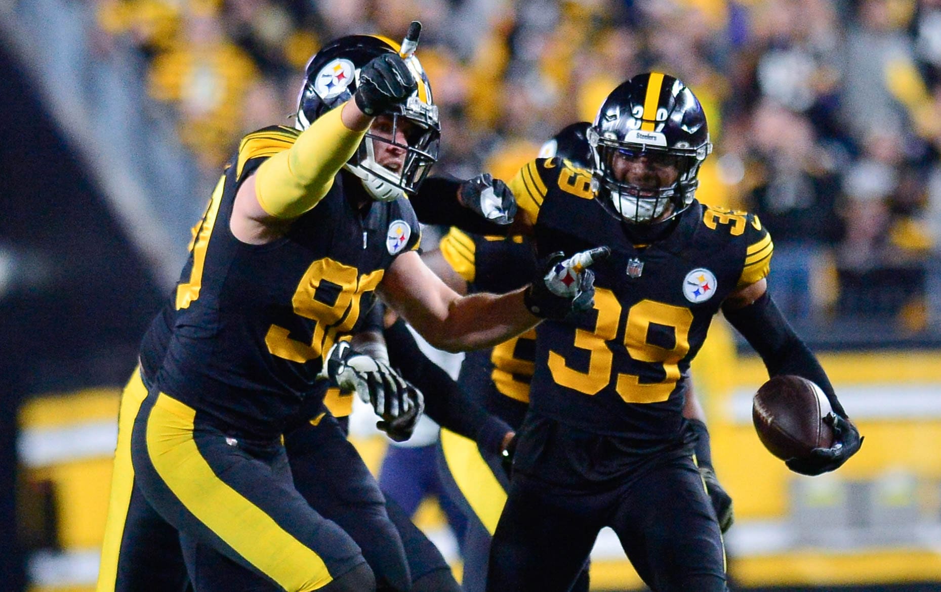 Pittsburgh Steelers stave off Baltimore Ravens for key AFC North win