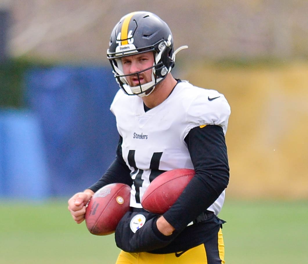 Steelers LS Christian Kuntz brings pickleball to youth