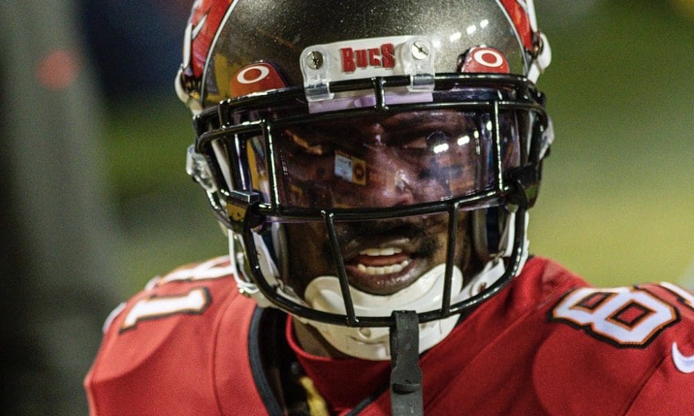 Bucs Training Camp Day 3 Report: Return Of Antonio Brown 