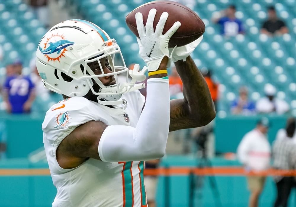 Patriots acquiring WR DeVante Parker from Dolphins in trade