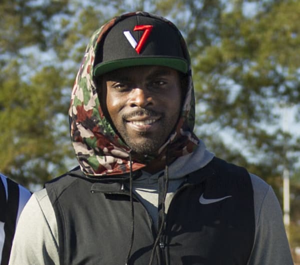 Report: QB Michael Vick To Play In Fan Controlled Football (FCF)