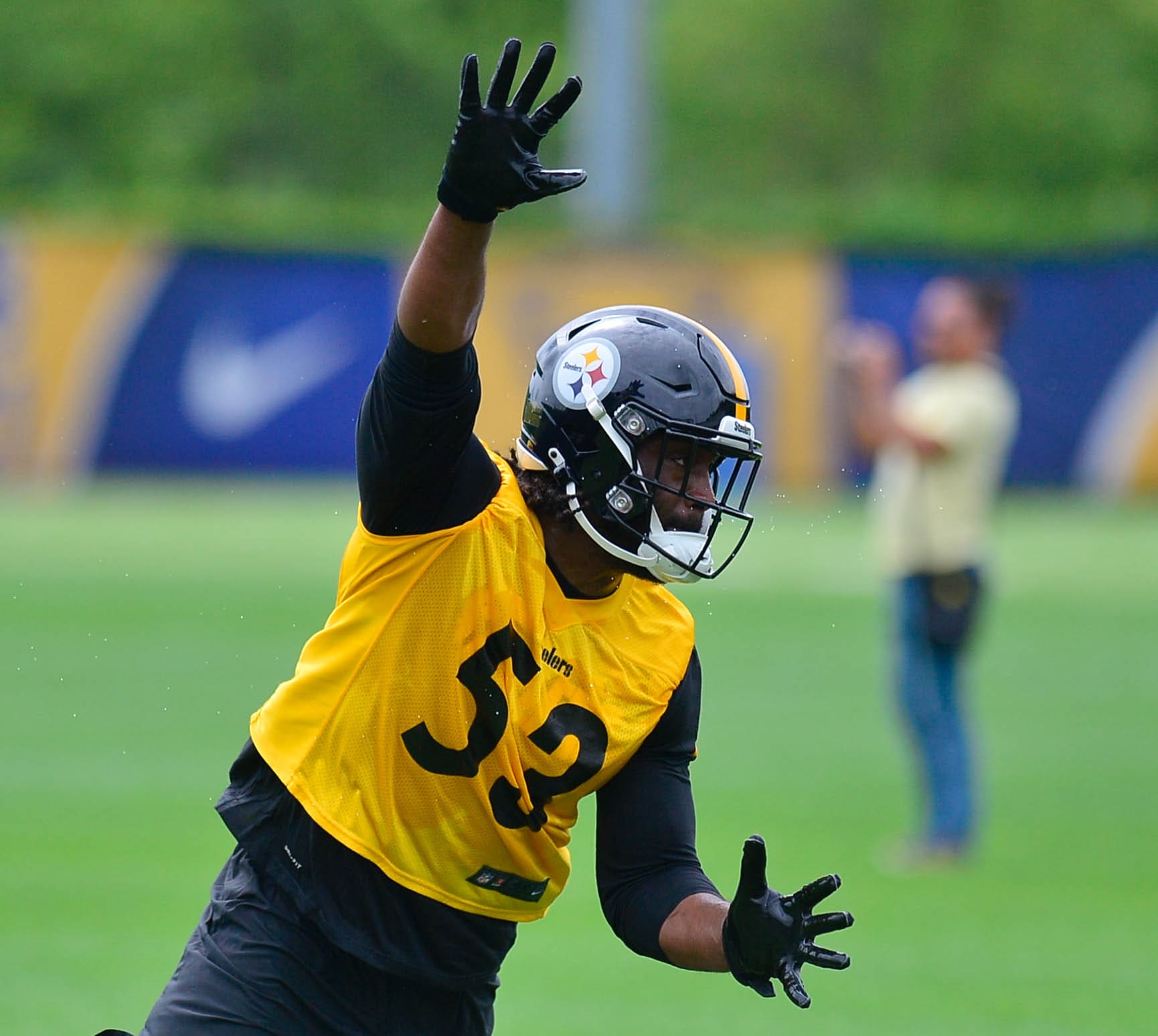 Rookie Bush makes impact in first game with Steelers