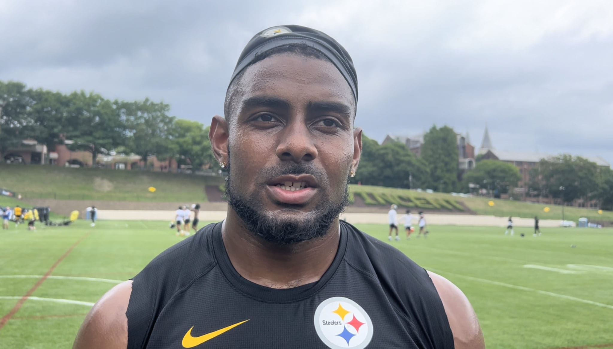 Steelers-Titans: RB Jeremy McNichols leaves field