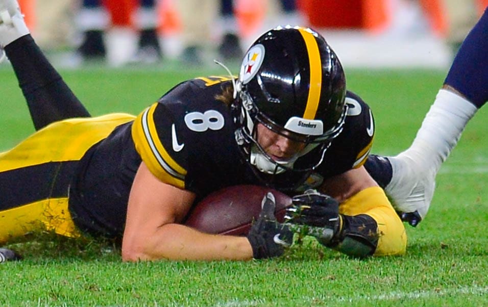 Kenny Pickett has small hands? Pittsburgh Steelers say they had no such  concerns