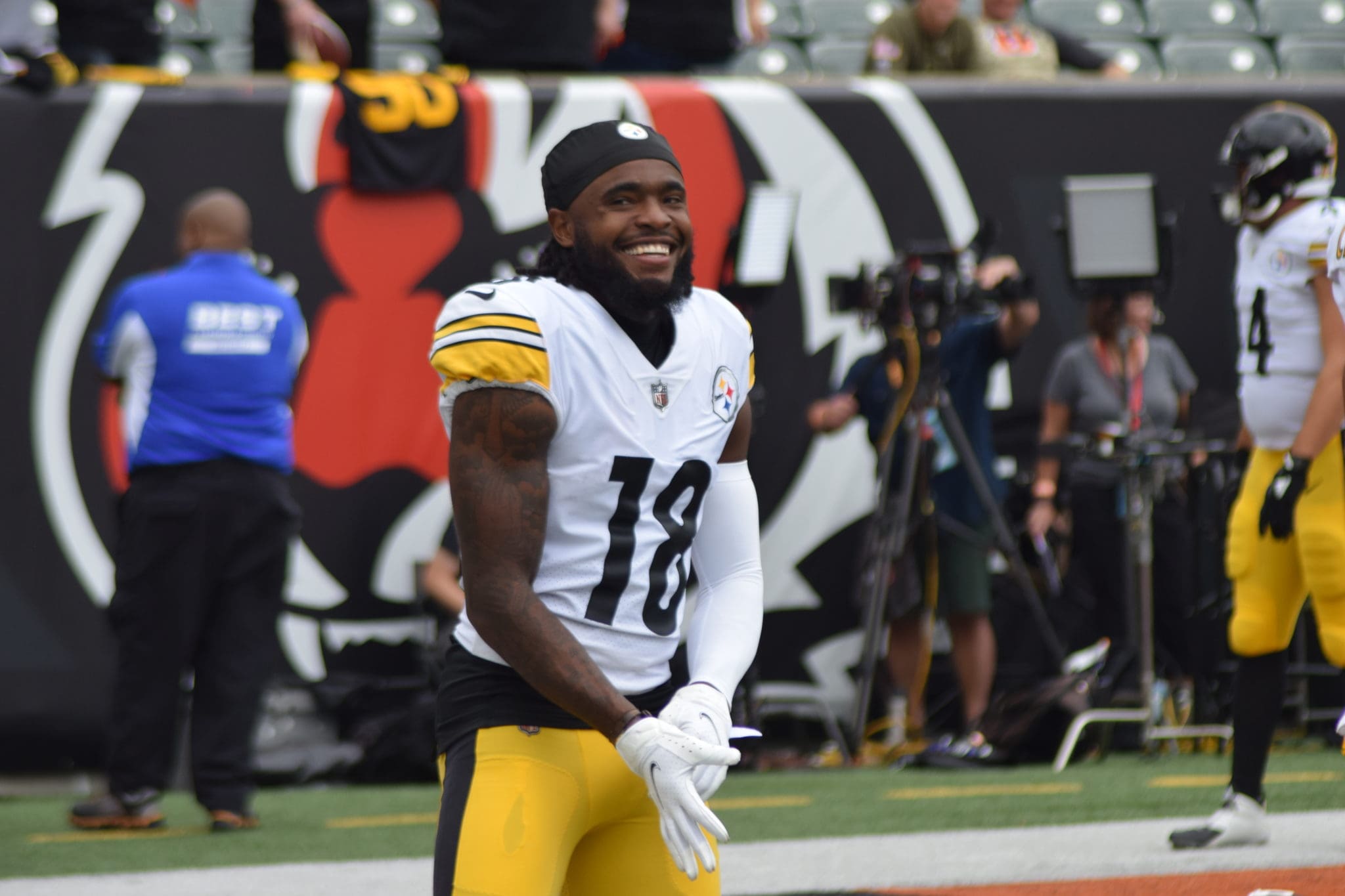 Pittsburgh Steelers WR Diontae Johnson Leaves Practice With Injury - Sports  Illustrated Pittsburgh Steelers News, Analysis and More