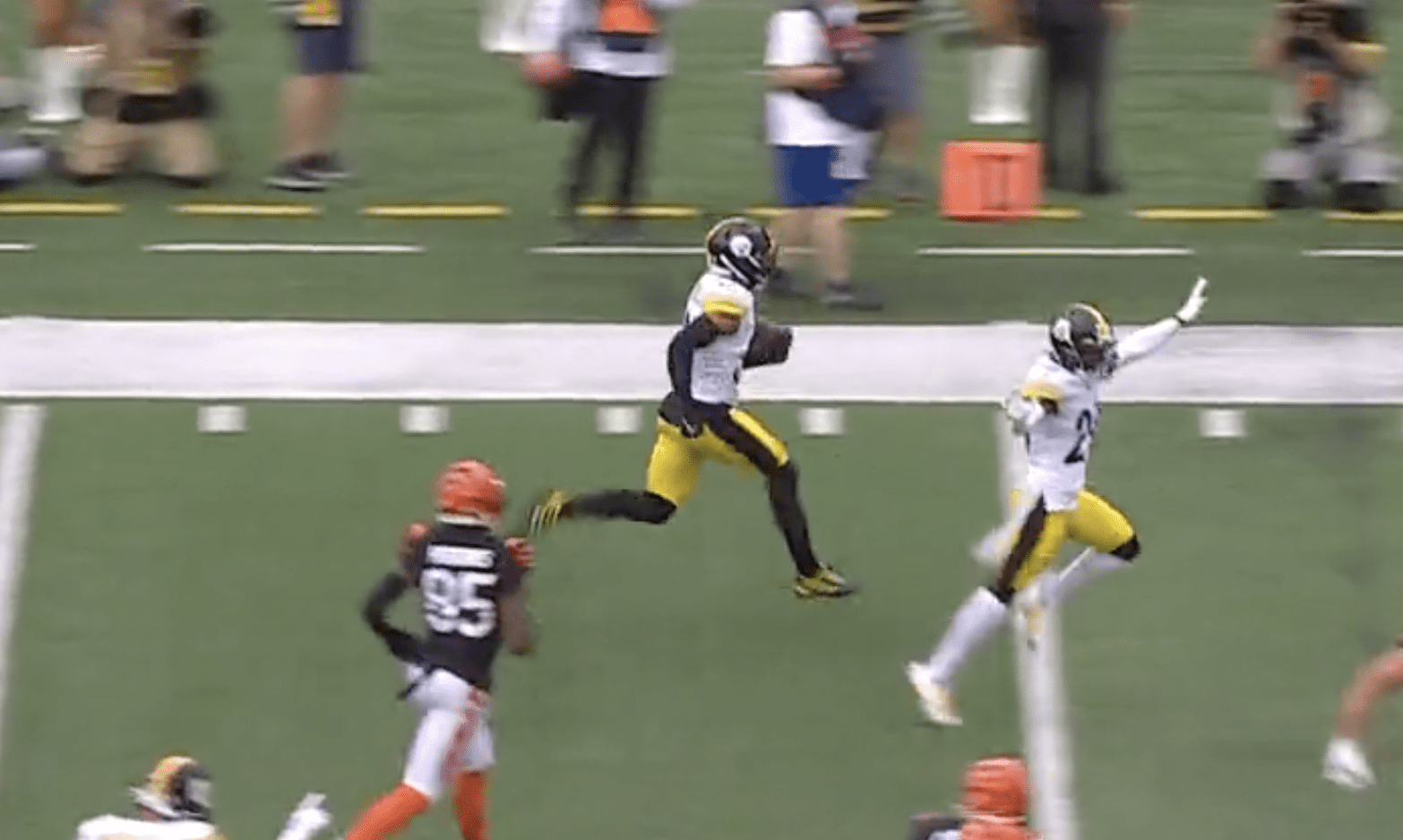 Can't-Miss Play: Pittsburgh Steelers safety Minkah Fitzpatrick pick-sixes  Cincinnati Bengals quarterback Joe Burrow on QB's first pass of '22