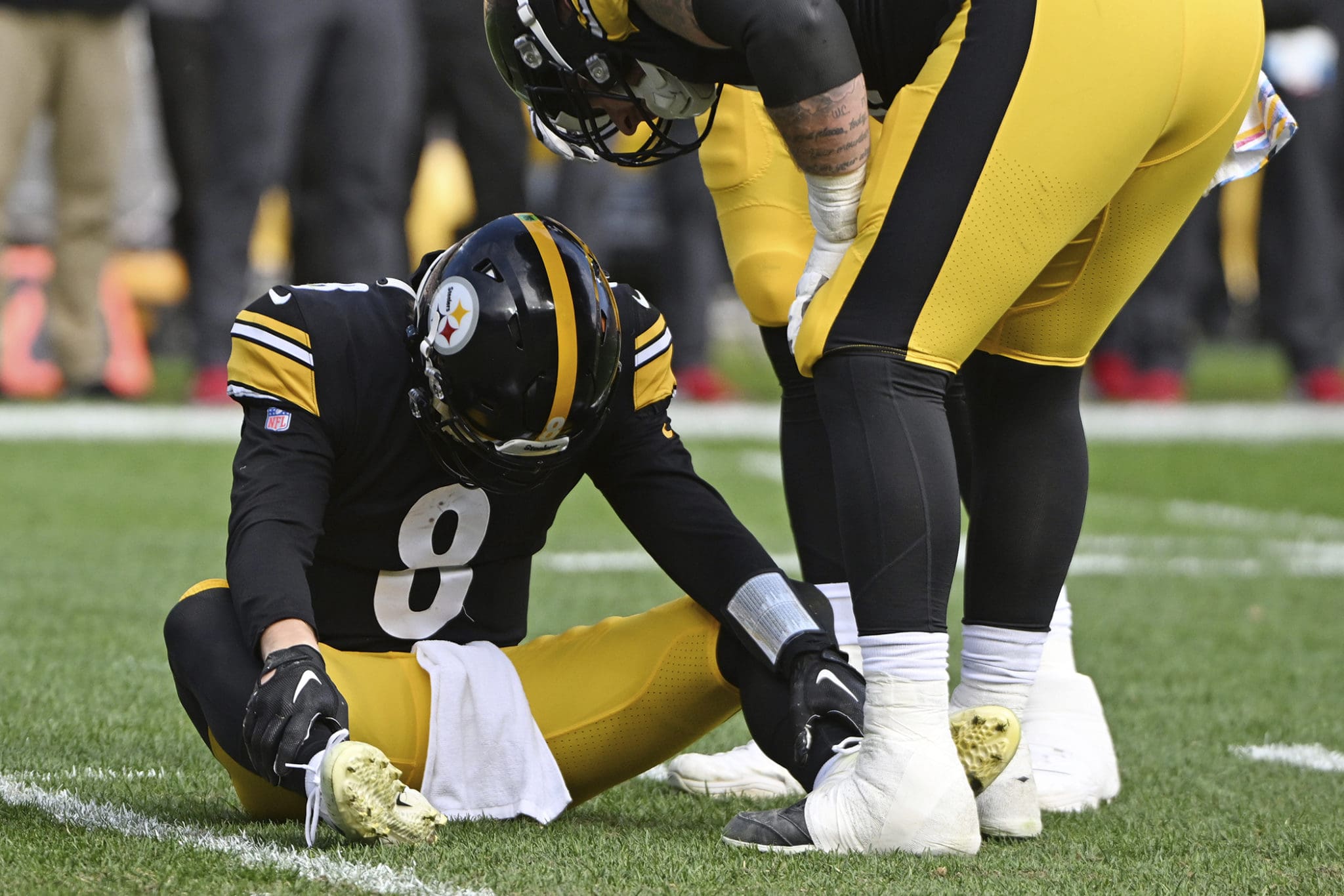 Reports: Steelers QB Kenny Pickett (knee) avoids long-term injury