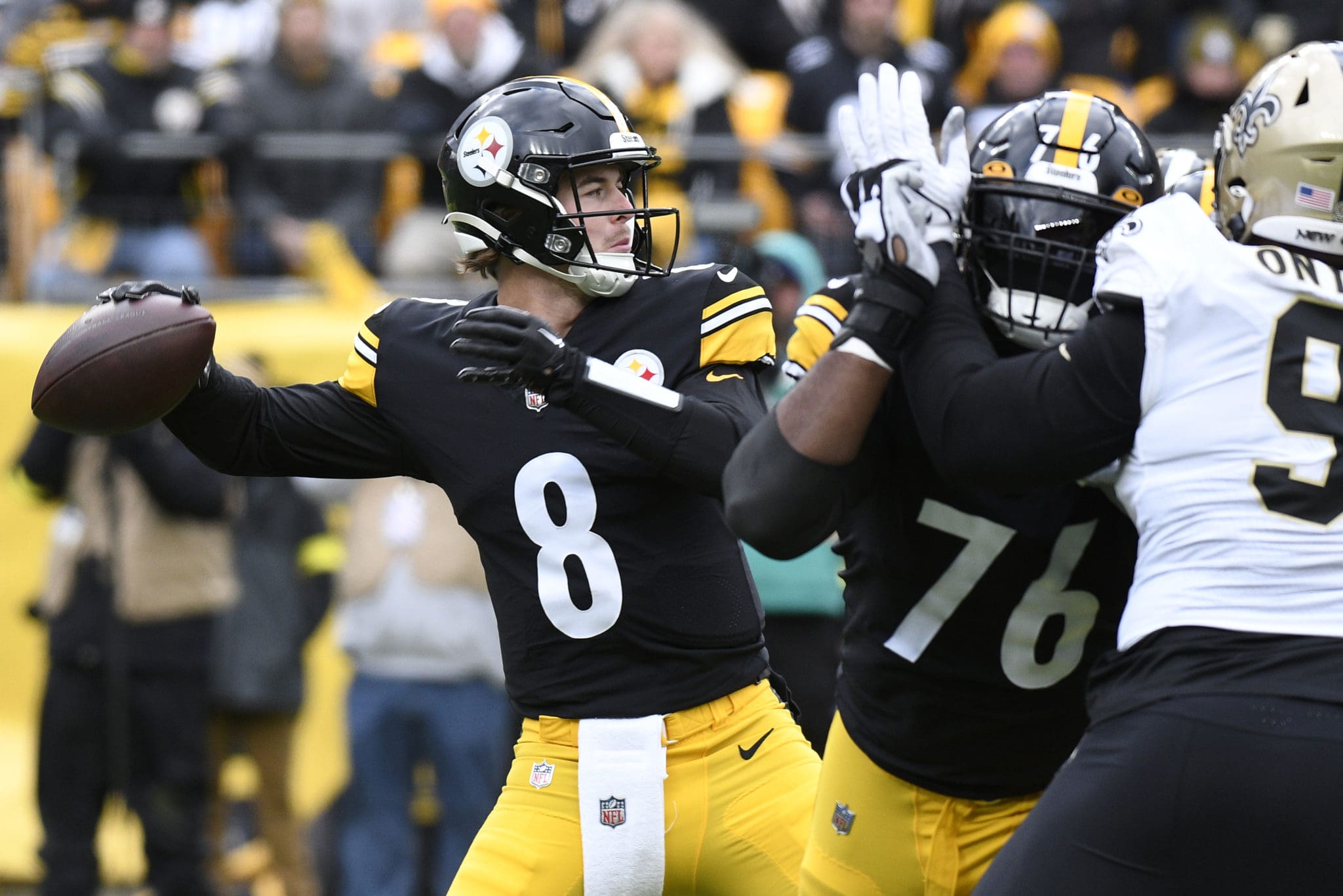 Steelers Daily: Pickett Shows Potential, Fans Fight