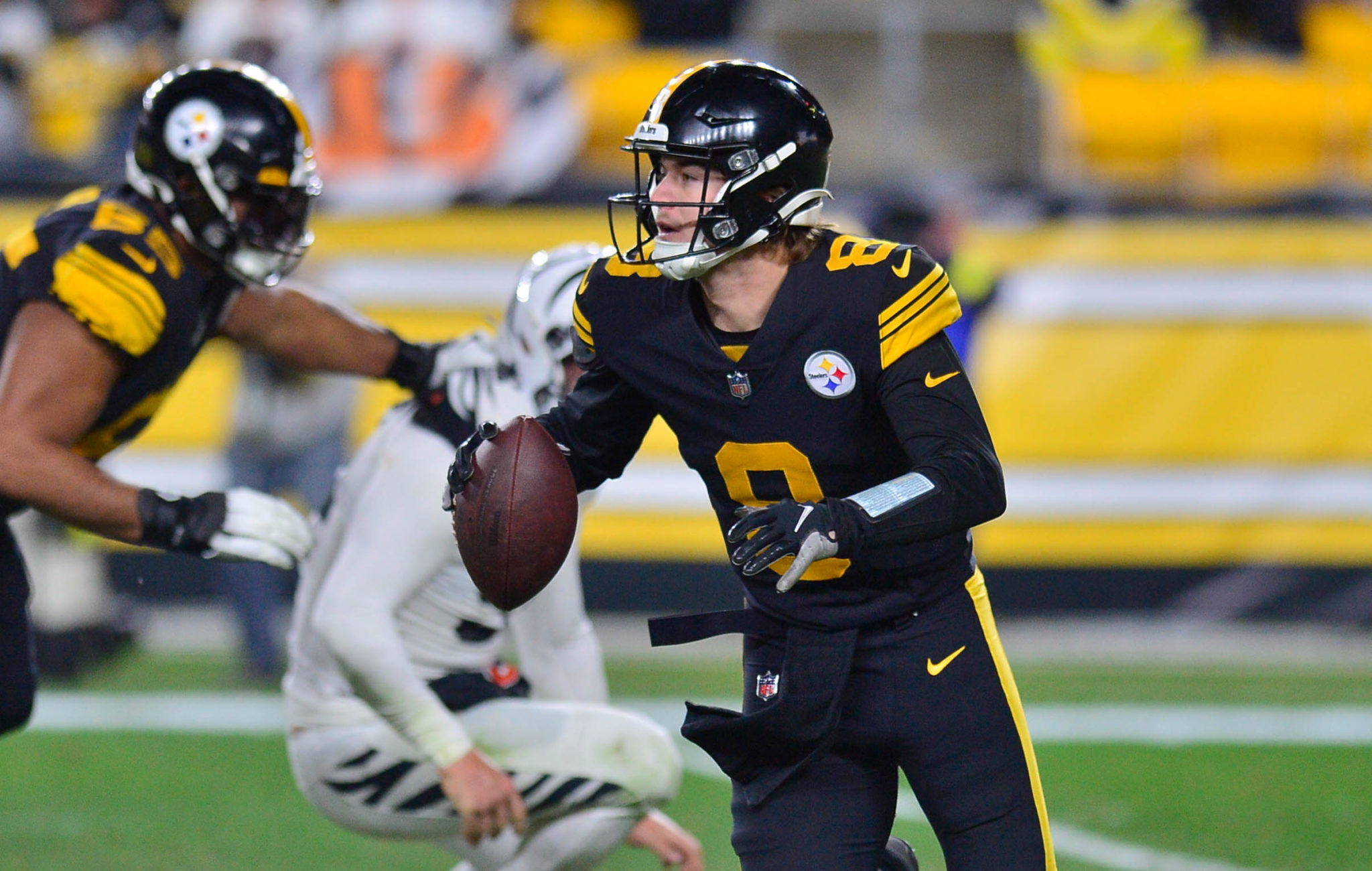 Pylon Pics: Steelers Slow to Start, Finish Strong