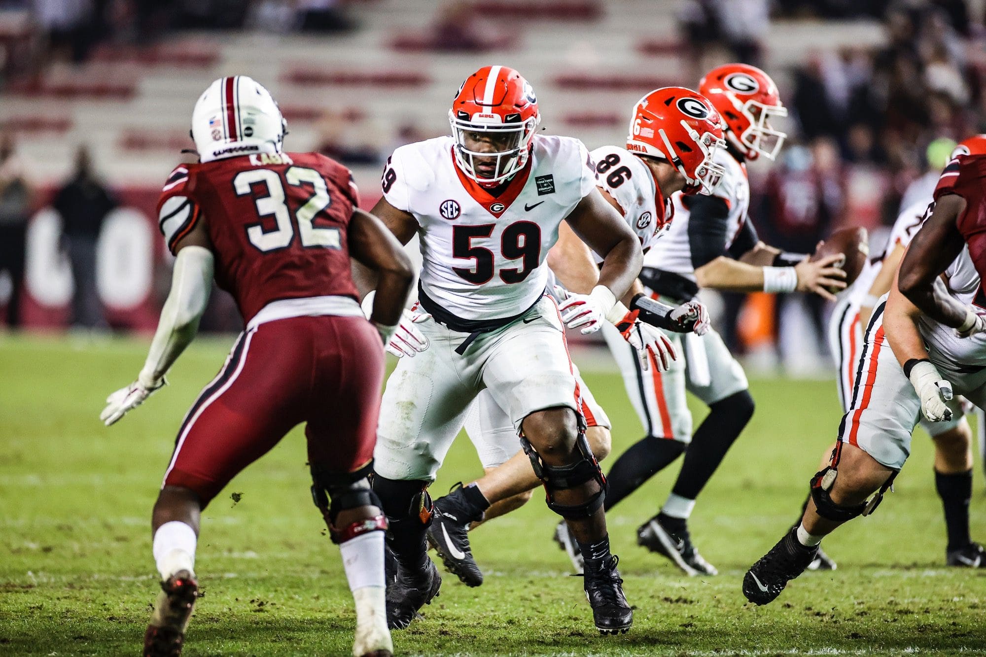 Steelers trade up to select Georgia OT Broderick Jones with No. 14