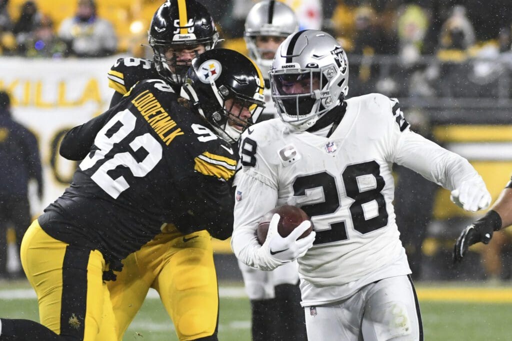 Las Vegas Raiders RB Josh Jacobs ends his holdout