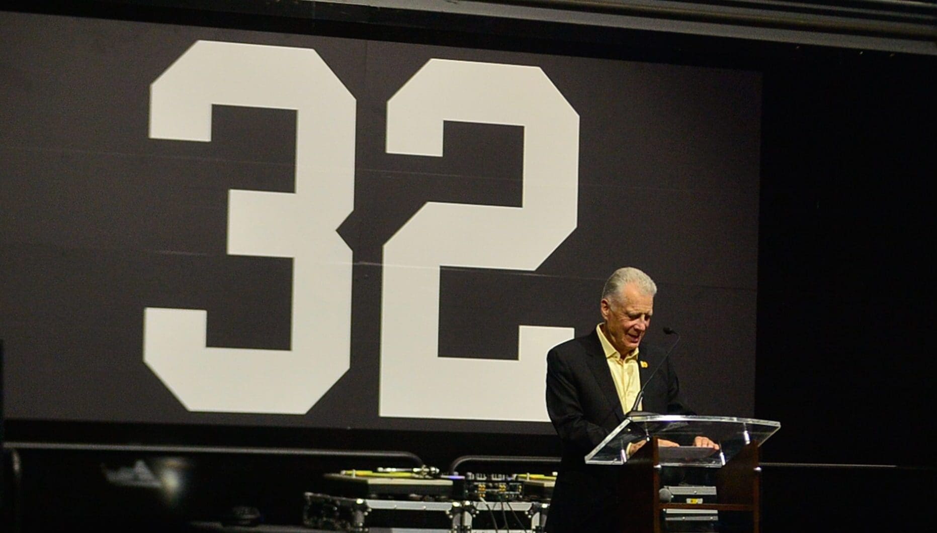 WATCH: Harris' retired jersey display unveiling